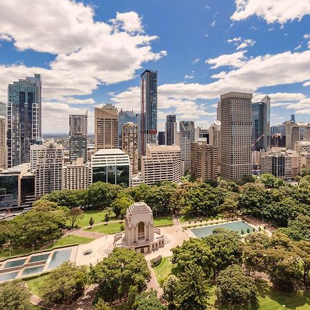 Hotel Pullman Sydney Hyde Park Exterior foto The Australian War Memorial, with the Sydney CBD in the background