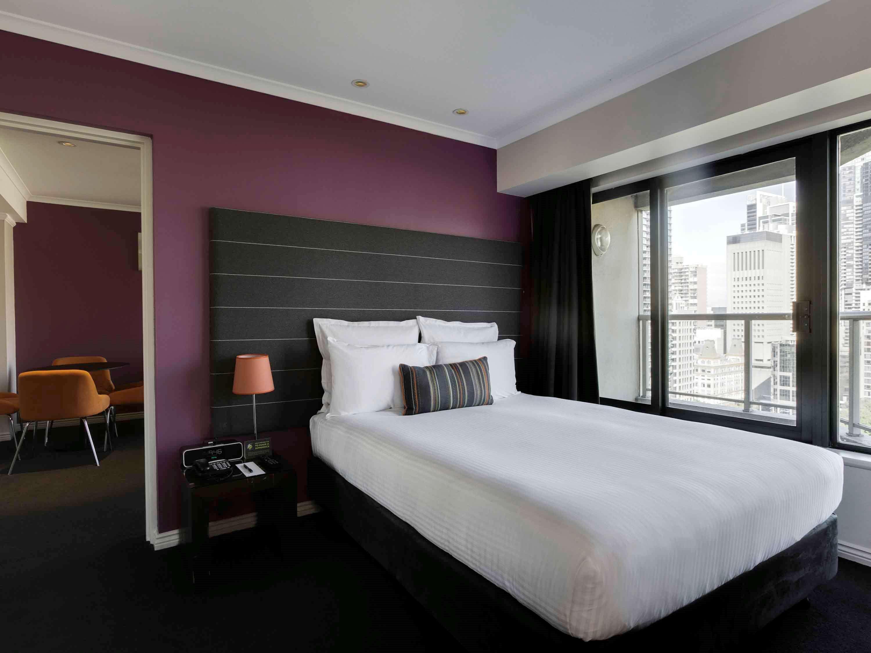 Hotel Pullman Sydney Hyde Park Exterior foto A bedroom at the hotel