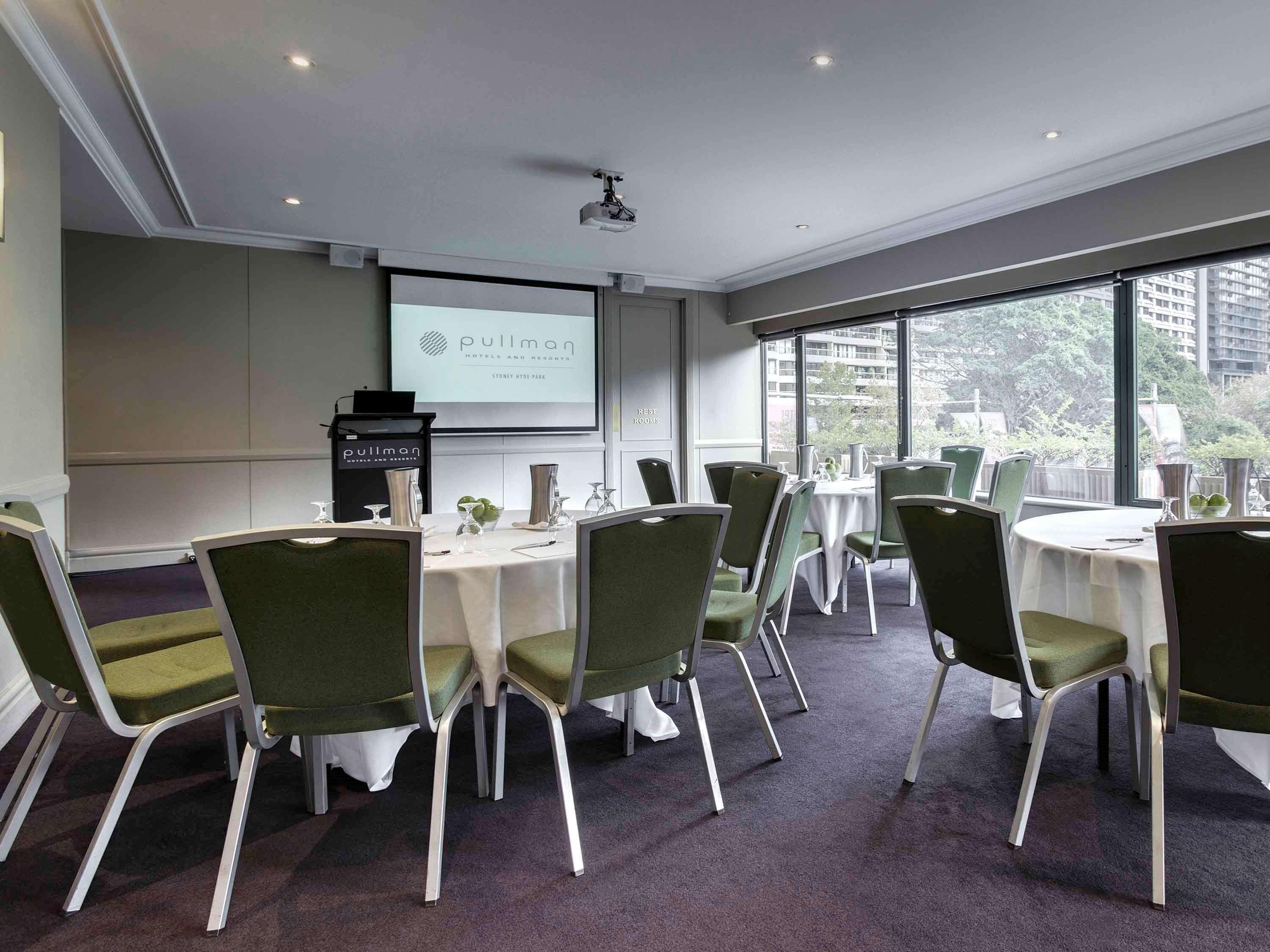 Hotel Pullman Sydney Hyde Park Exterior foto The Boardroom