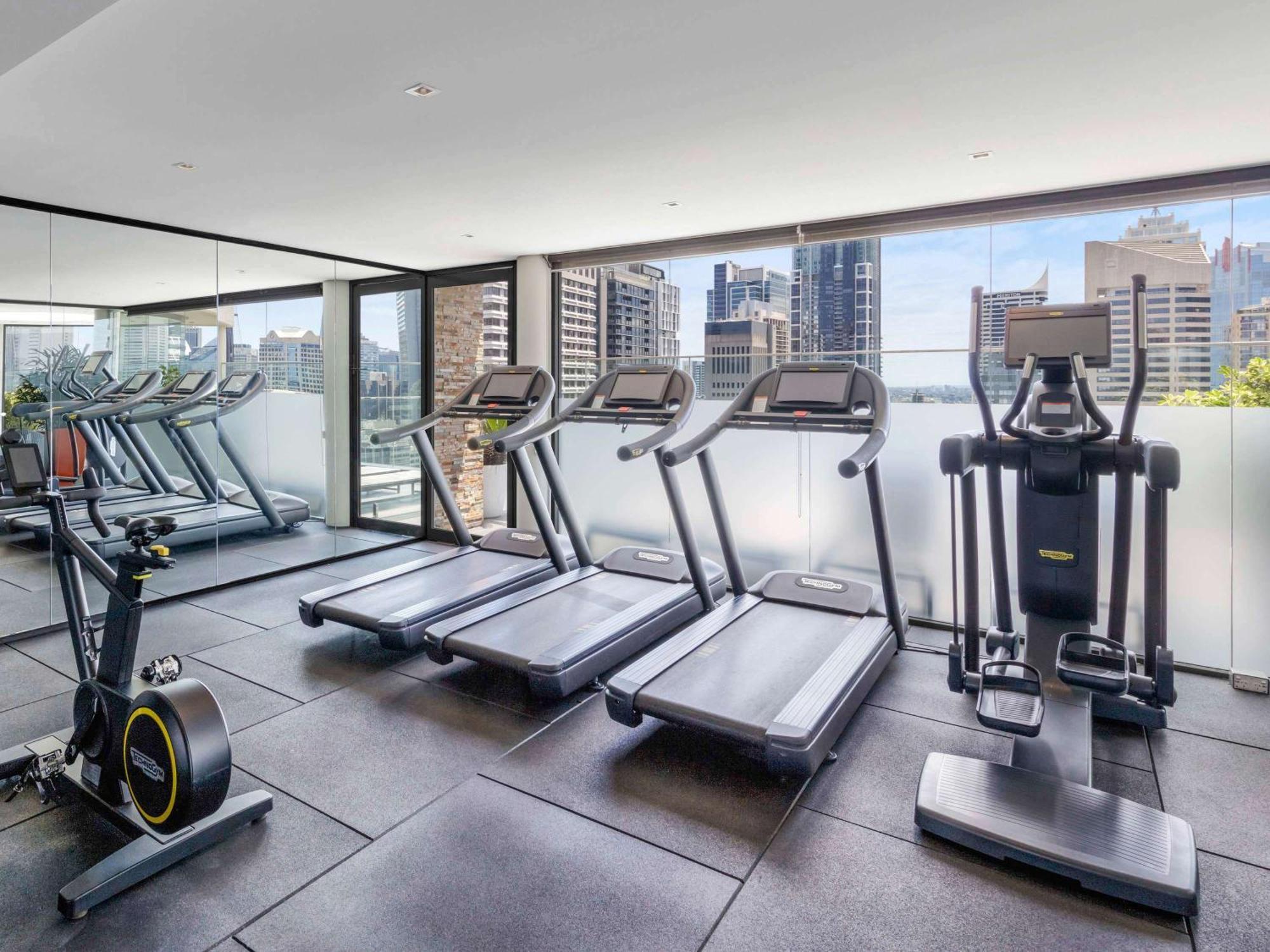 Hotel Pullman Sydney Hyde Park Exterior foto The gym at the hotel