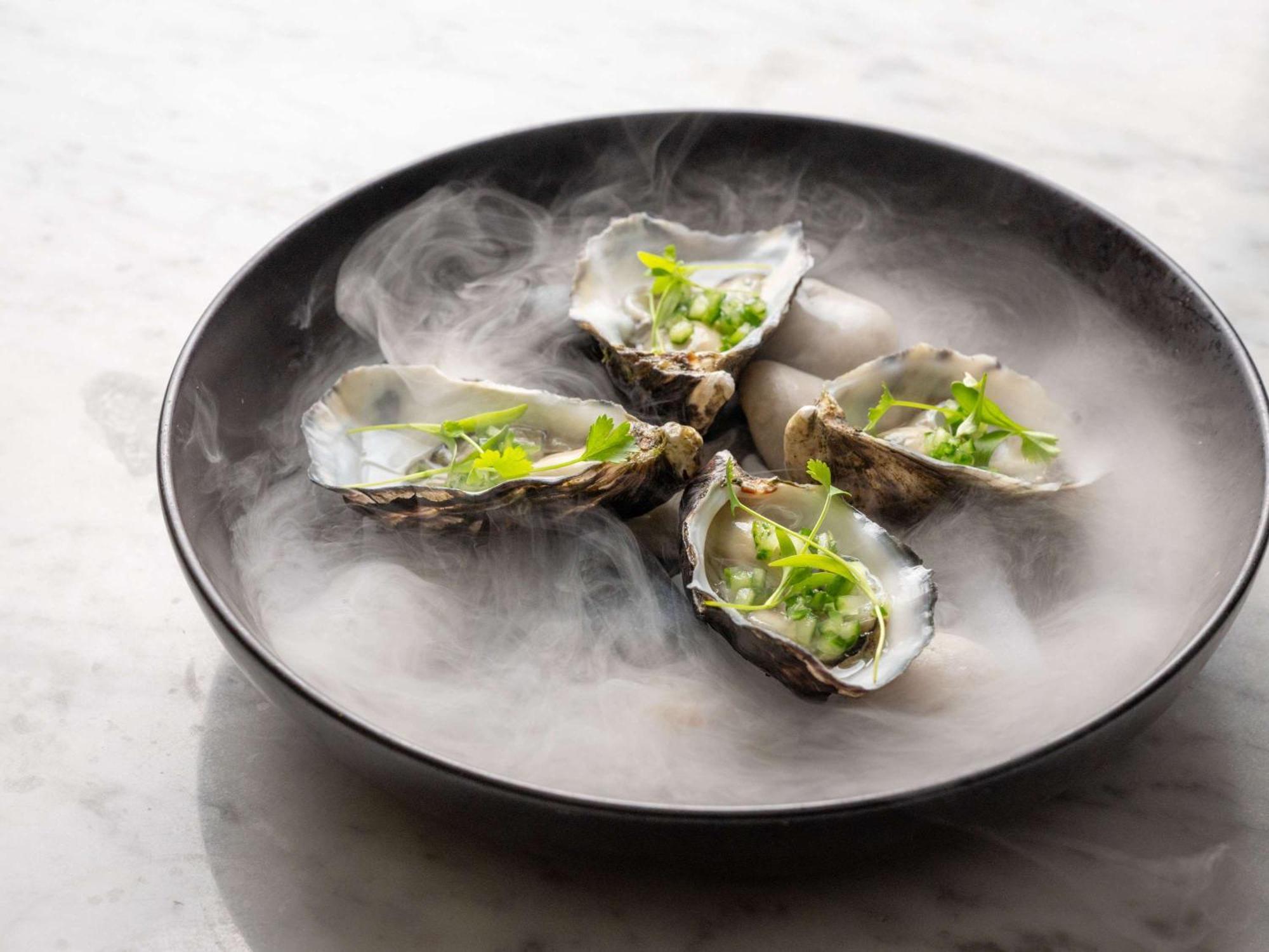 Hotel Pullman Sydney Hyde Park Exterior foto Oysters with tarragon